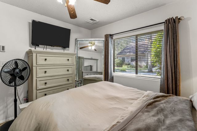 20 Roundhouse Rd 20, Bourne, MA 02532