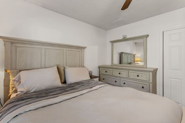 20 Roundhouse Rd 20, Bourne, MA 02532