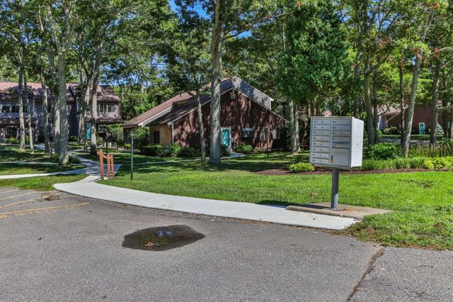 20 Roundhouse Rd 20, Bourne, MA 02532
