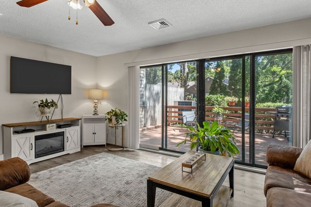 20 Roundhouse Rd 20, Bourne, MA 02532