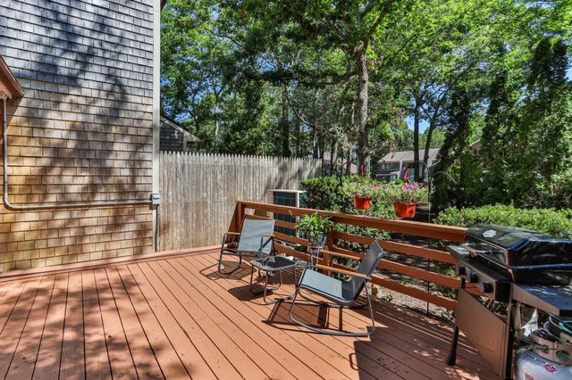 20 Roundhouse Rd 20, Bourne, MA 02532