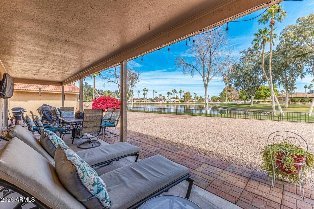 26241 S Lakemont Drive, Sun Lakes, AZ 85248