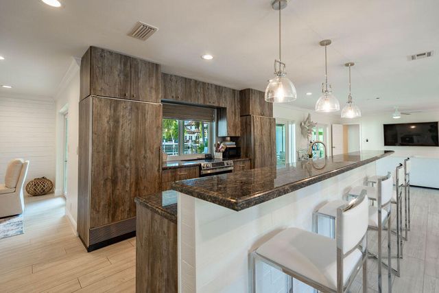 2401 NE 33RD Street, Lighthouse Point, FL 33064