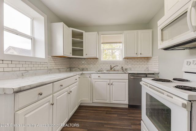 4628 Pleasant Grove Road, Lansing, MI 48910