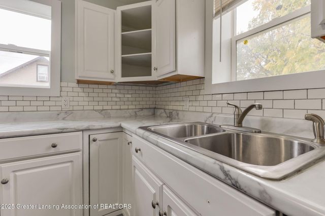 4628 Pleasant Grove Road, Lansing, MI 48910