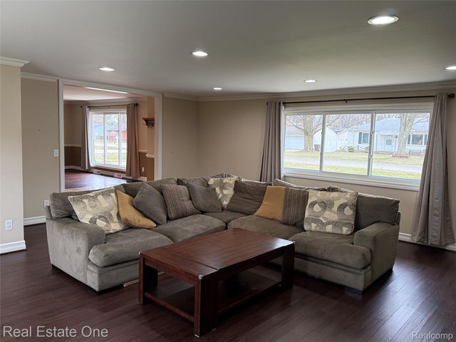 50709 Mile End Drive, Shelby Charter Township, MI 48317