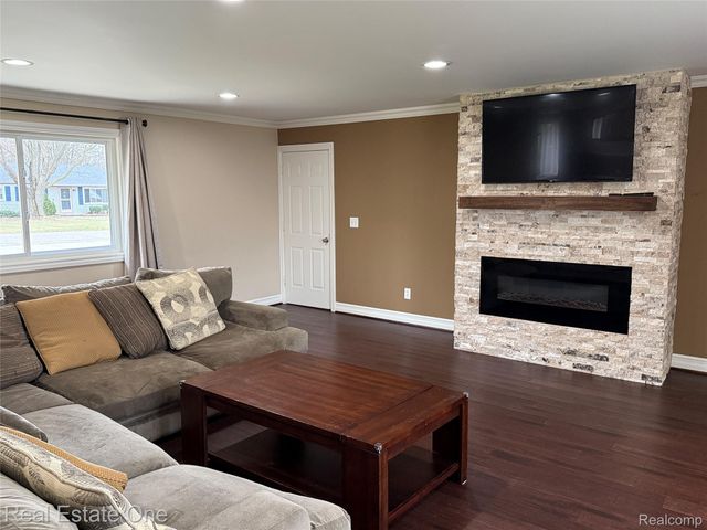 50709 Mile End Drive, Shelby Charter Township, MI 48317