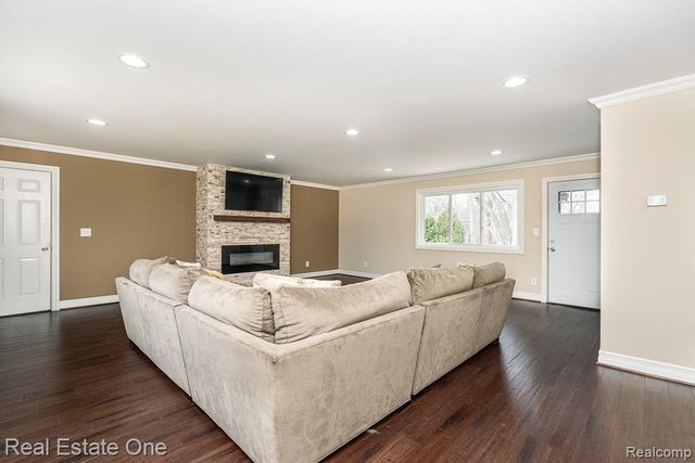 50709 Mile End Drive, Shelby Charter Township, MI 48317