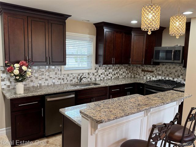 50709 Mile End Drive, Shelby Charter Township, MI 48317