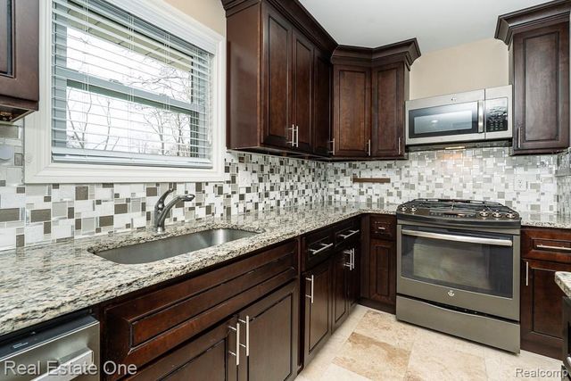 50709 Mile End Drive, Shelby Charter Township, MI 48317