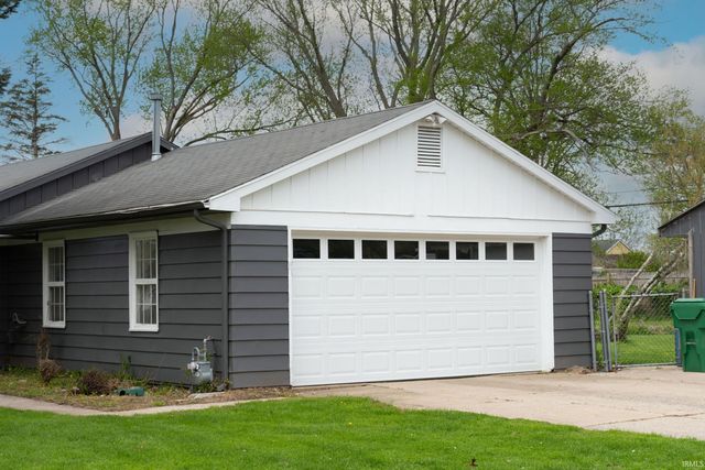 19675 Rolling Acres Drive, South Bend, IN 46614