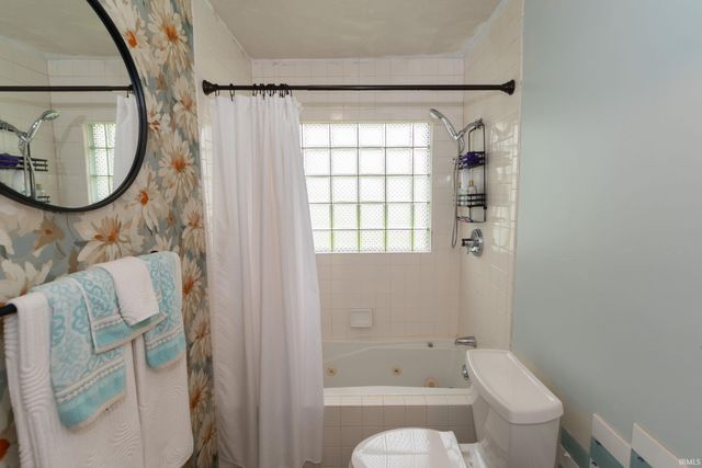 19675 Rolling Acres Drive, South Bend, IN 46614