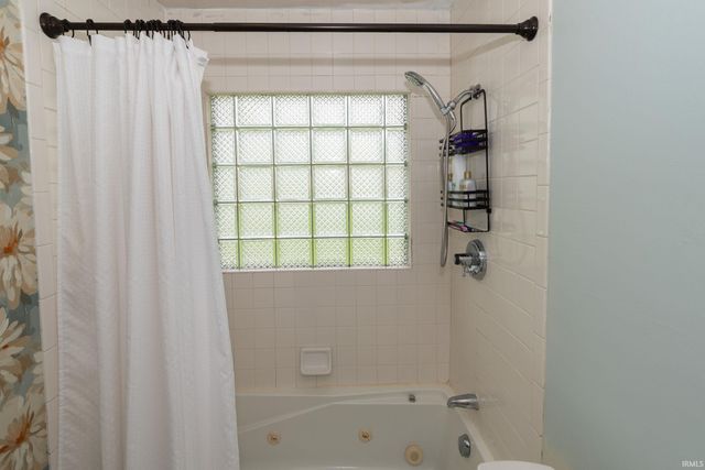 19675 Rolling Acres Drive, South Bend, IN 46614