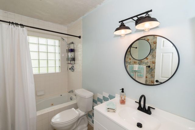 19675 Rolling Acres Drive, South Bend, IN 46614