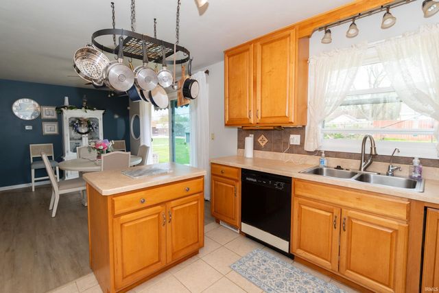 19675 Rolling Acres Drive, South Bend, IN 46614