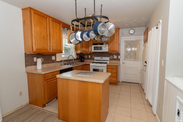 19675 Rolling Acres Drive, South Bend, IN 46614