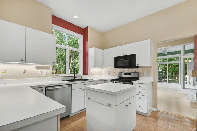 51171 Streamwood Drive, Granger, IN 46530