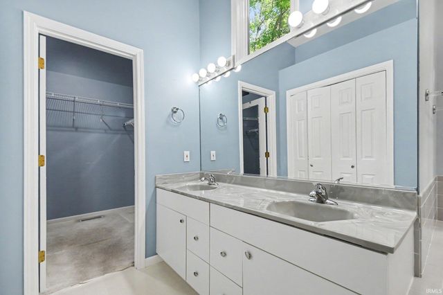 51171 Streamwood Drive, Granger, IN 46530
