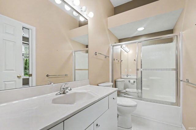 51171 Streamwood Drive, Granger, IN 46530