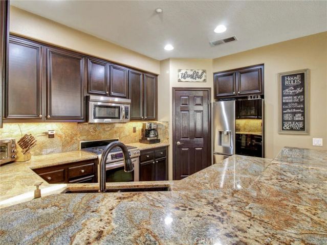 28938 River Oaks Lane, Highland, CA 92346