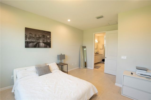 2172 Falls Manor, Vero Beach, FL 32967