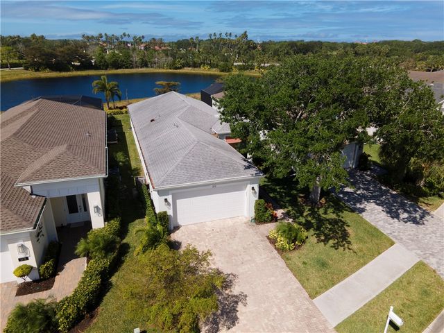 2172 Falls Manor, Vero Beach, FL 32967
