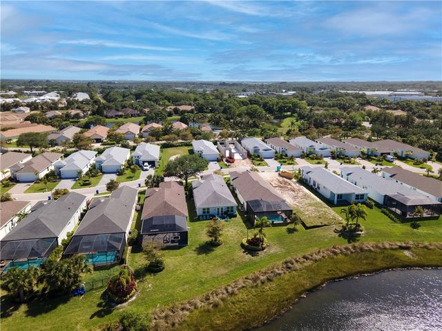 2172 Falls Manor, Vero Beach, FL 32967