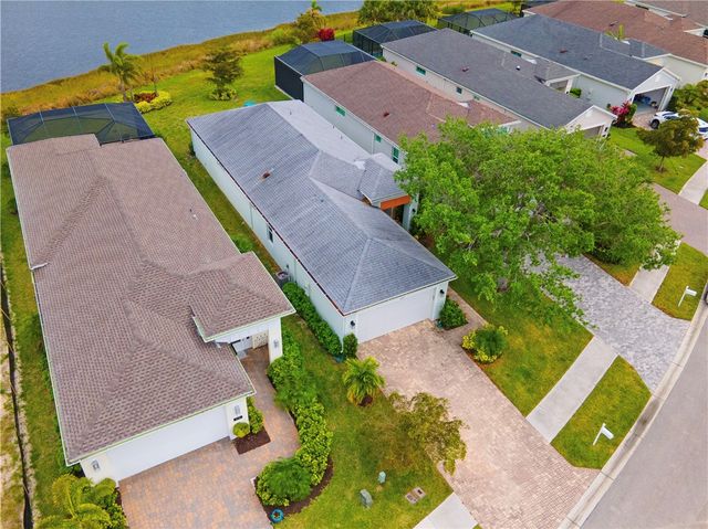 2172 Falls Manor, Vero Beach, FL 32967