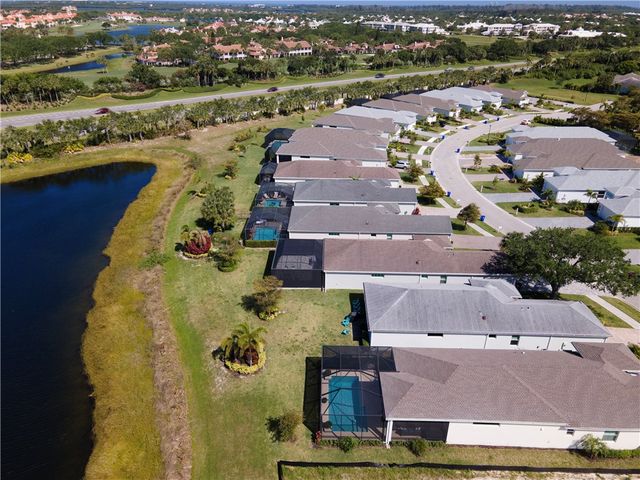 2172 Falls Manor, Vero Beach, FL 32967