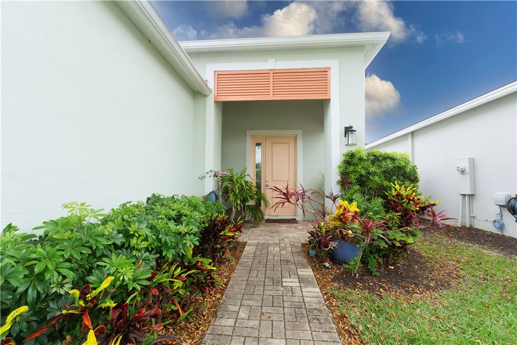 2172 Falls Manor, Vero Beach, FL 32967