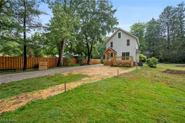 272 Miles Road, Chagrin Falls, OH 44022