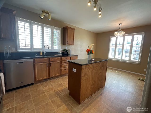 1382 NW Kathleen Drive, Oak Harbor, WA 98277
