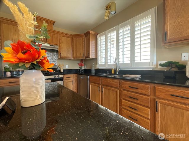 1382 NW Kathleen Drive, Oak Harbor, WA 98277