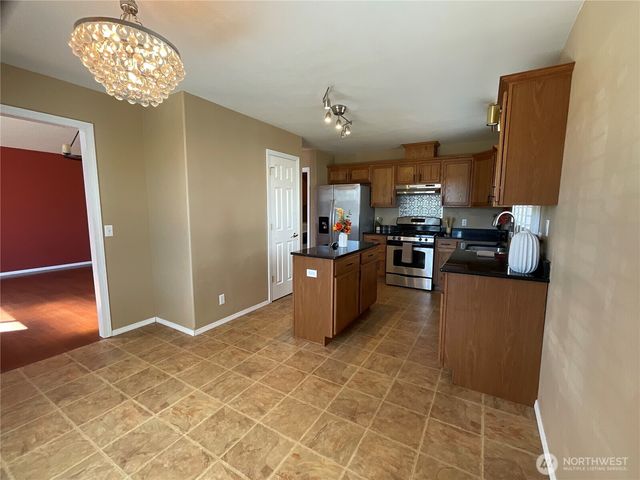 1382 NW Kathleen Drive, Oak Harbor, WA 98277