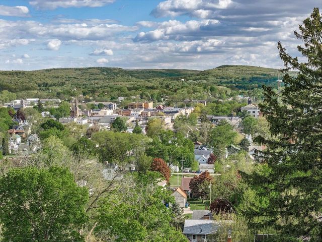 130 10th Avenue, Baraboo, WI 53913