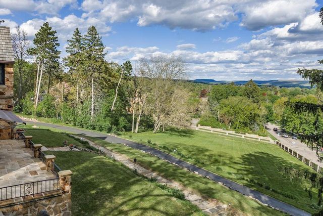 130 10th Avenue, Baraboo, WI 53913