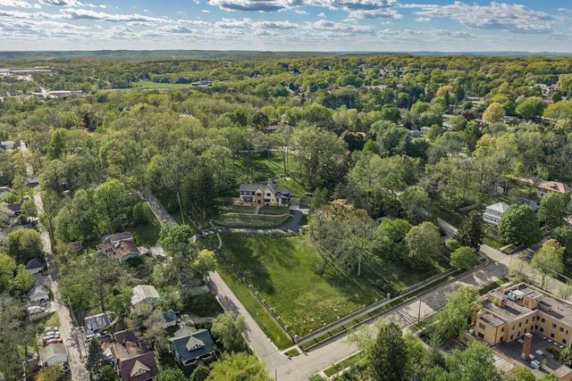 130 10th Avenue, Baraboo, WI 53913