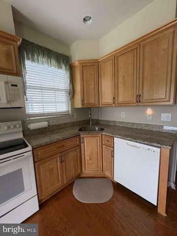 12 IRIS CT, Marlton, NJ 08053