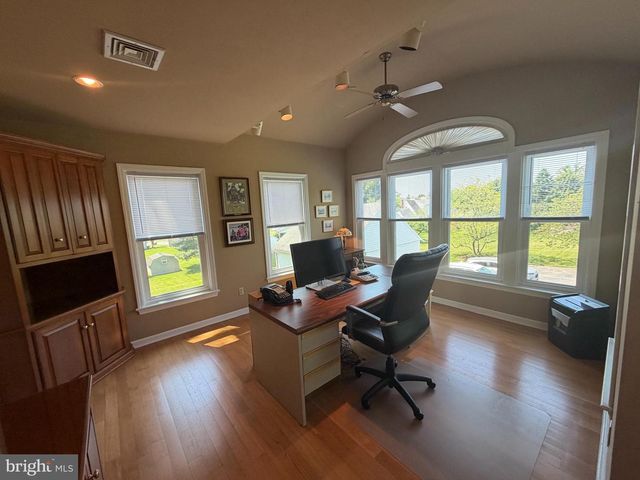 1564 MILLPORT RD, Lancaster, PA 17602