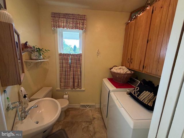 1564 MILLPORT RD, Lancaster, PA 17602
