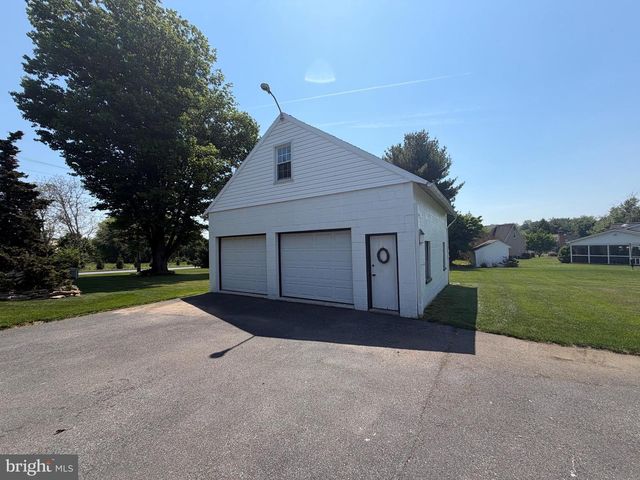1564 MILLPORT RD, Lancaster, PA 17602