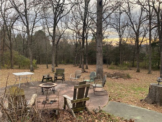 215 Stone Bridge Road, Fayetteville, AR 72701