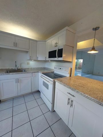7332 SW 25th Court 12, Davie, FL 33317