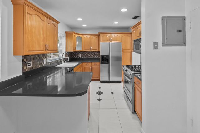 2608 NE 12th Street, Fort Lauderdale, FL 33304