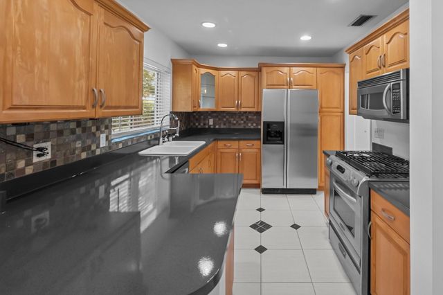 2608 NE 12th Street, Fort Lauderdale, FL 33304