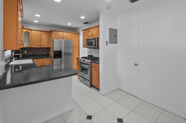 2608 NE 12th Street, Fort Lauderdale, FL 33304