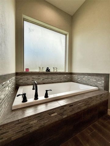 5584 W Grigsby Road, Vidor, TX 77662