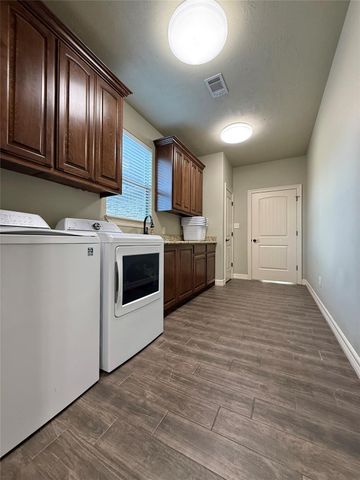 5584 W Grigsby Road, Vidor, TX 77662