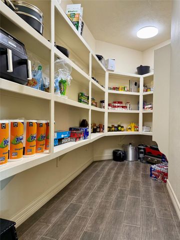 5584 W Grigsby Road, Vidor, TX 77662