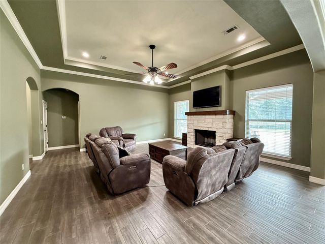 5584 W Grigsby Road, Vidor, TX 77662